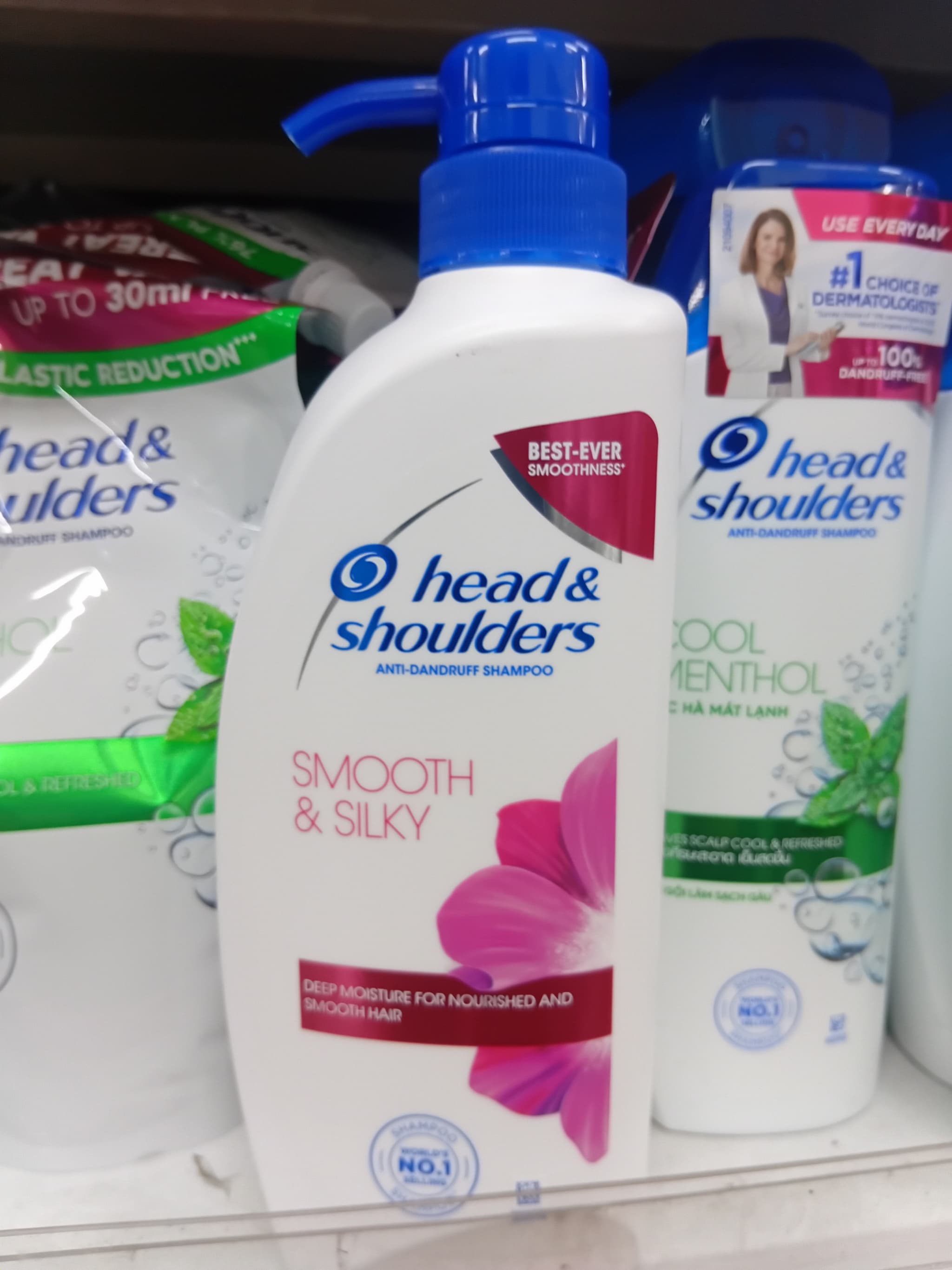 Head & Shoulders Smooth & Silky Anti-Dandruff Shampoo 450mL