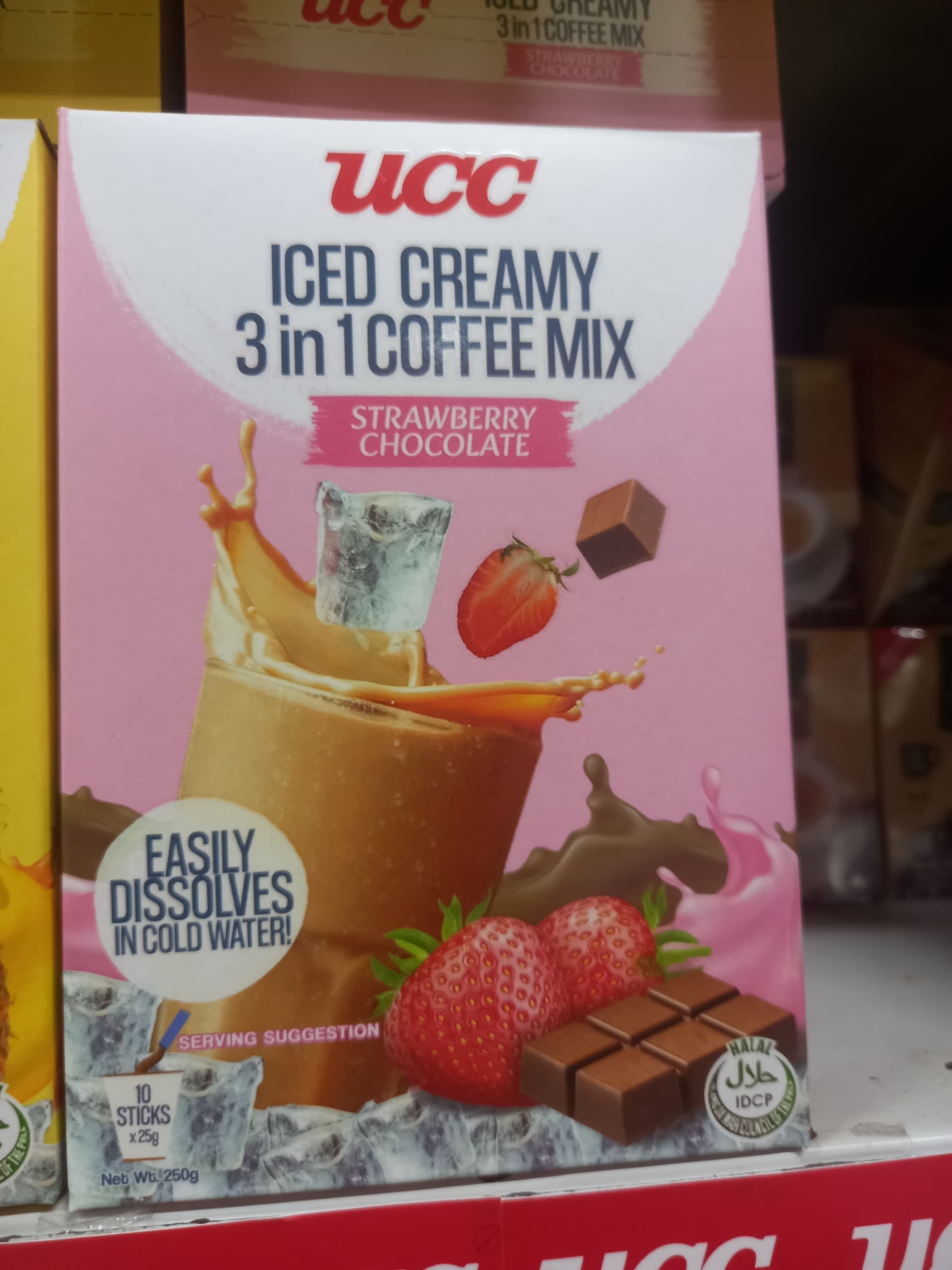 Ucc ice creamy 3 in 1 coffee mix strawberry chocolate (25g×10s)
