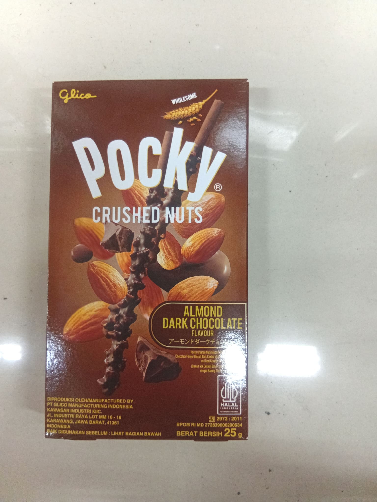 Pocky Crushed Nuts Almond Dark Chocolate 25g