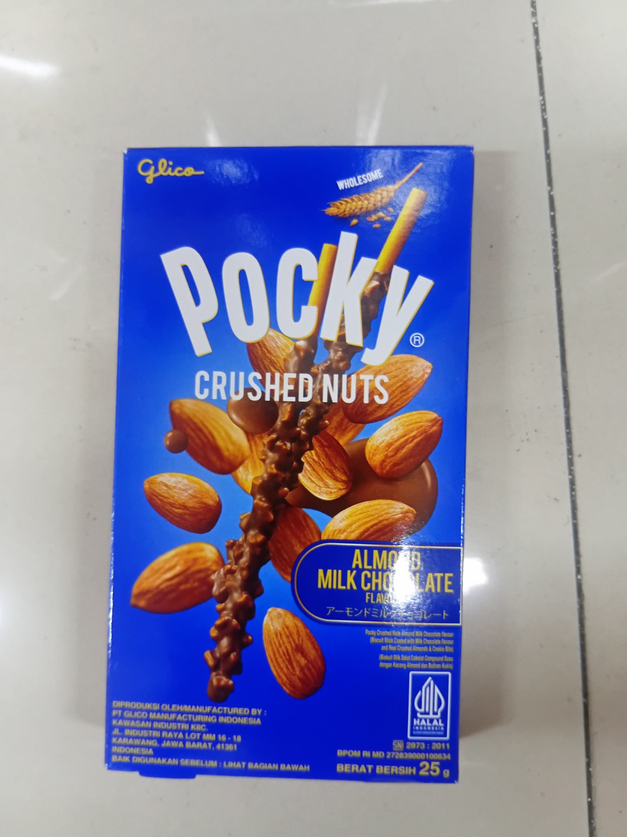 Pocky Crushed Nuts Almond Milk Chocolate 25g